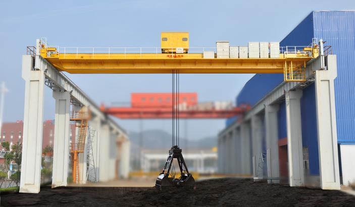 Portatīvo crane.jpg īpašības Characteristics of gantry crane.jpg