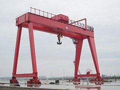 Kā ar ostas celtņa skidumiem lietainās dienās What about the skid of the port crane in rainy days.jpg
