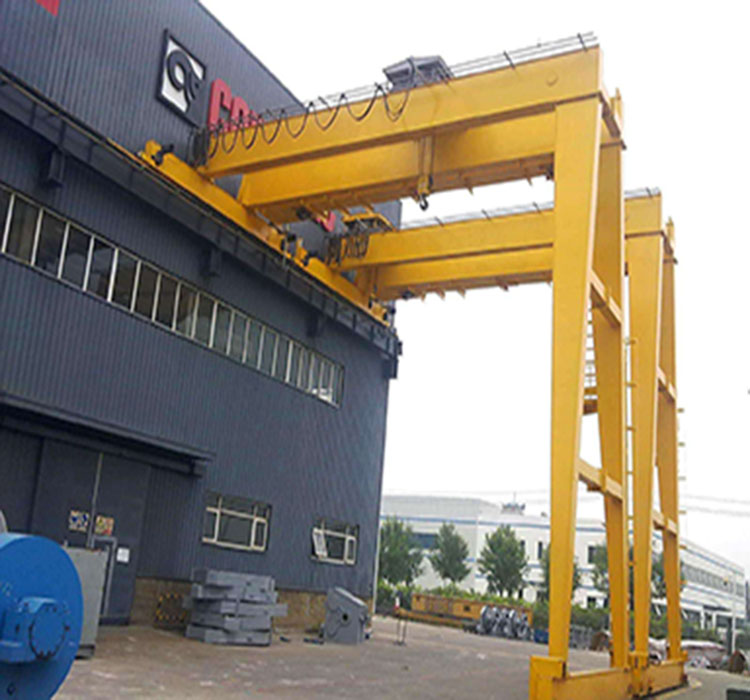 MHB tipa portāls crane.jpg MHB type gantry crane.jpg
