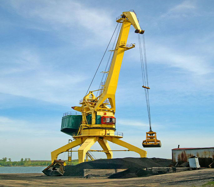 Lieljaudas kruīzu portāls Mobilā ielāde Port Crane.jpg Heavy Load Quayside Portal Mobile Luffing Port Crane.jpg