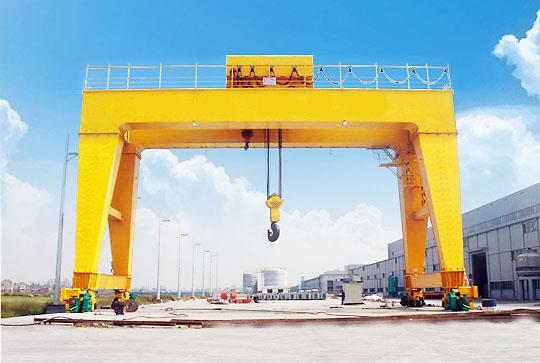 Portveida salikšanas portāls Crane.jpg Port Mating Movable Portal Crane.jpg
