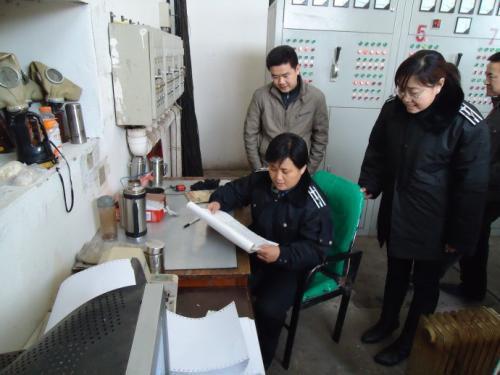Henan Yuntian veic vasaras celtņu aprīkojuma drošības pārbaudes2.jpg Henan Yuntian conducts summer crane equipment safety inspections2.jpg