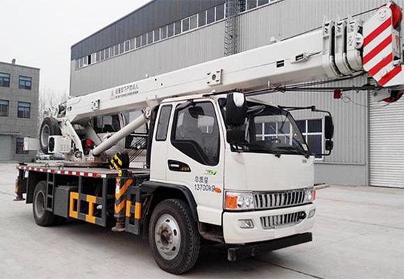 Piecas nākotnes augstceltņu kravas automašīnas.jpg Five trends of future high-altitude trucks.jpg