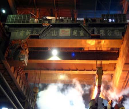 Tērauda kausēšanas darbnīca Īpašā pieskaitāmā liešana Crane.jpg Steel Melting Workshop Special Overhead Casting Crane.jpg