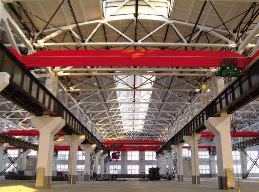 Vienstāva augšējā maģistrāles leņķa celtnis būvniecības izmaksu samazināšanai. Cost.jpg Lowhead Room Single Girder Overhead Crane for Saving Construction Cost.jpg